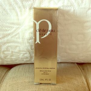 Clé de Peau emulsion